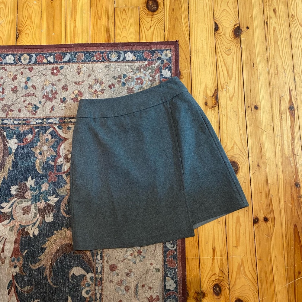 Grey mini pencil skirt with front pleat, Uniqlo size 2
